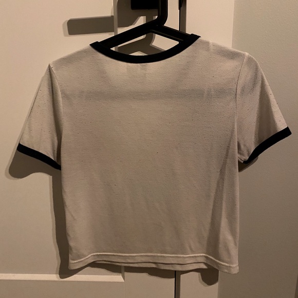 🕊Cropped Basic Tee🕊 - Picture 4 of 5